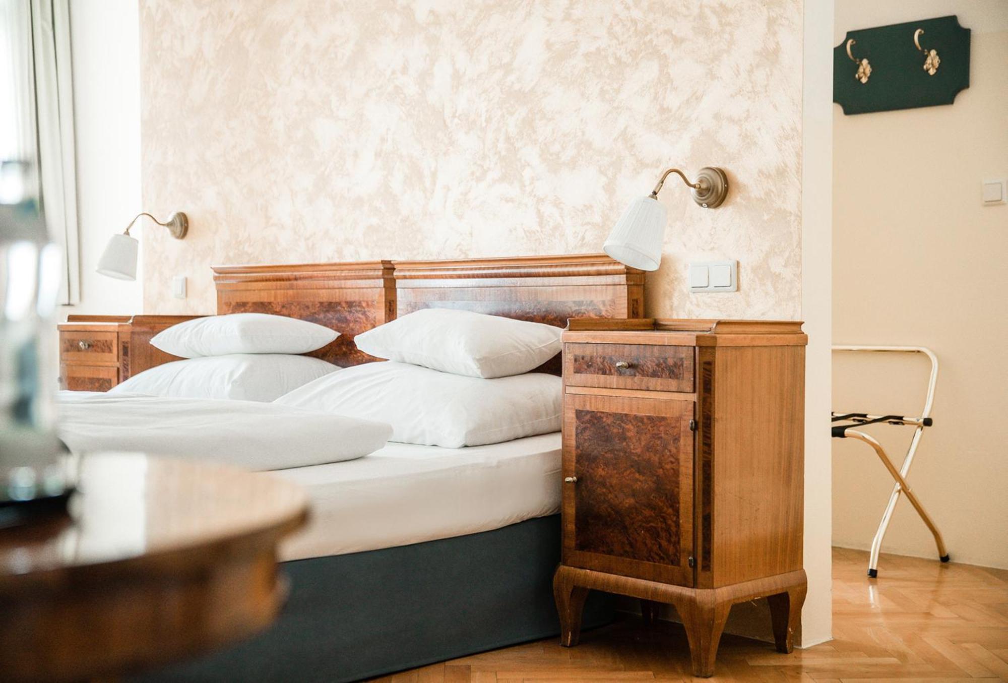 Palais-Hotel Erzherzog Johann Graz Room photo